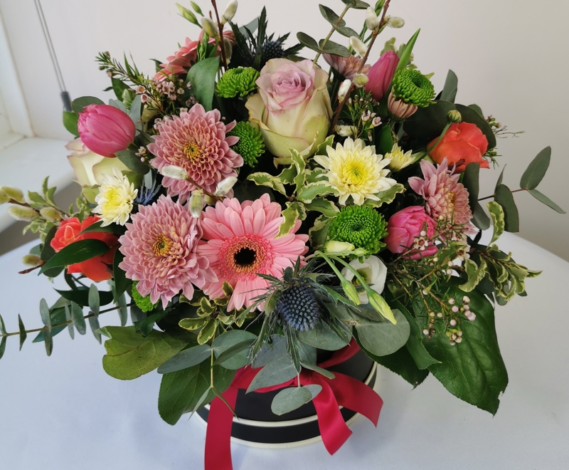 Hat box arrangement - Bishops Waltham