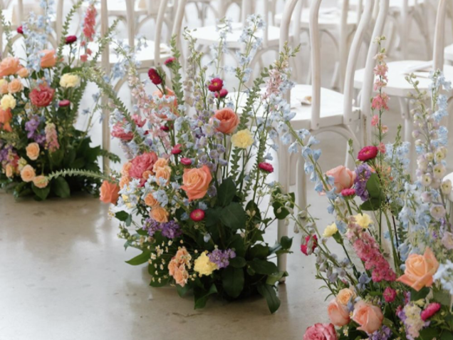 Meadow arrangement workshop booking image